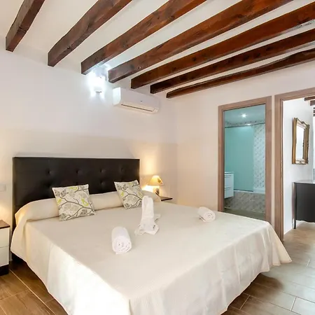 Historic Townhouse Casa Roca Horta 4 Bedrooms Sun Terrace Town Mountain Views * Pollenca