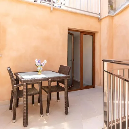 Historic Townhouse Casa Roca Horta 4 Bedrooms Sun Terrace Town Mountain Views Pollenca